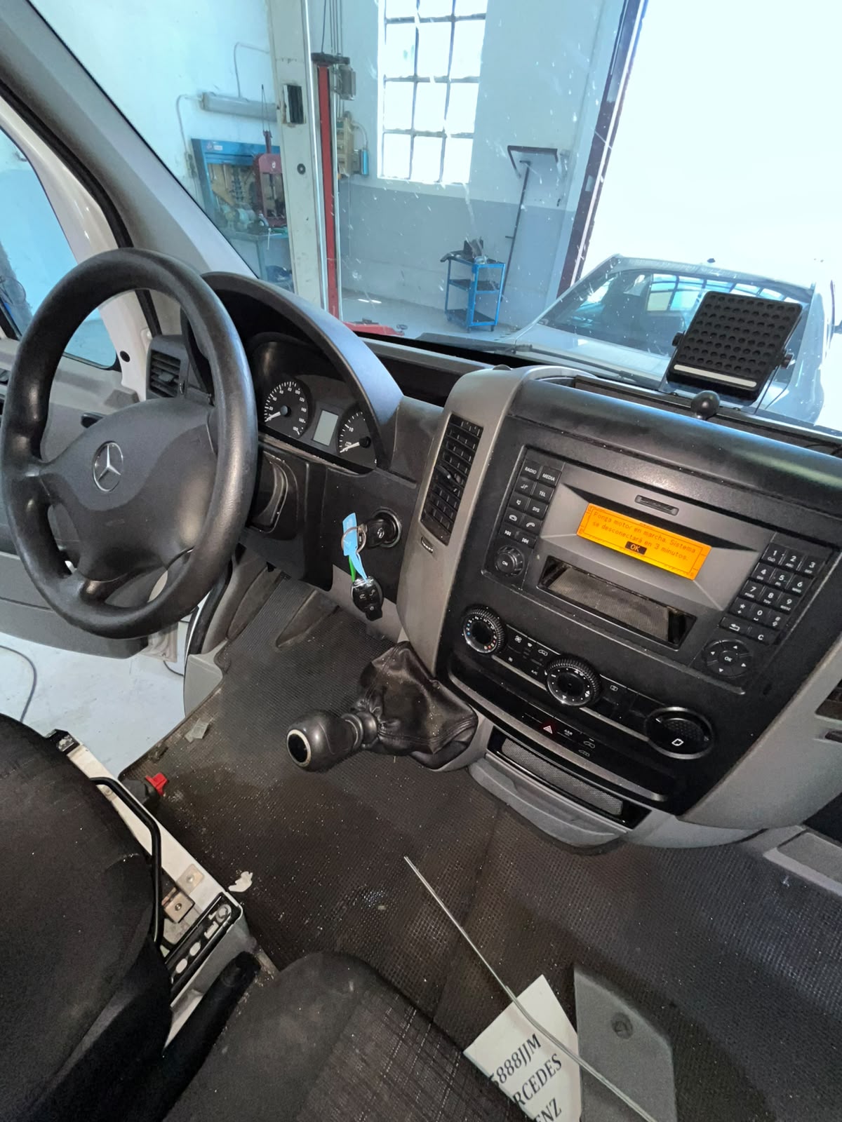 Mercedes-Benz Sprinter (adaptada como ambulancia) 2015 — miniatura 5