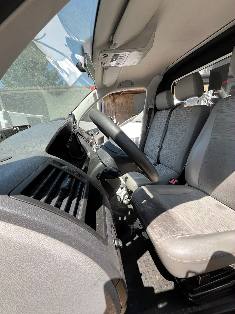 Volkswagen T5 Facelift configurada como ambulancia 2013 — miniatura 3
