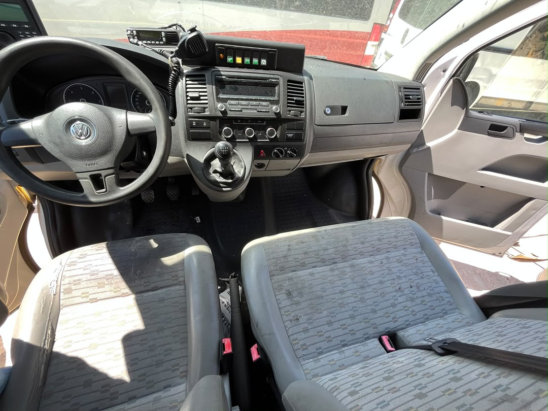 Volkswagen T5 Facelift configurada como ambulancia 2013 — miniatura 5